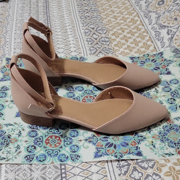 Lane Bryant Shoes - Lane Bryant d'Orsay Ankle Strap Flats in an Elegant Tan, Size 9W